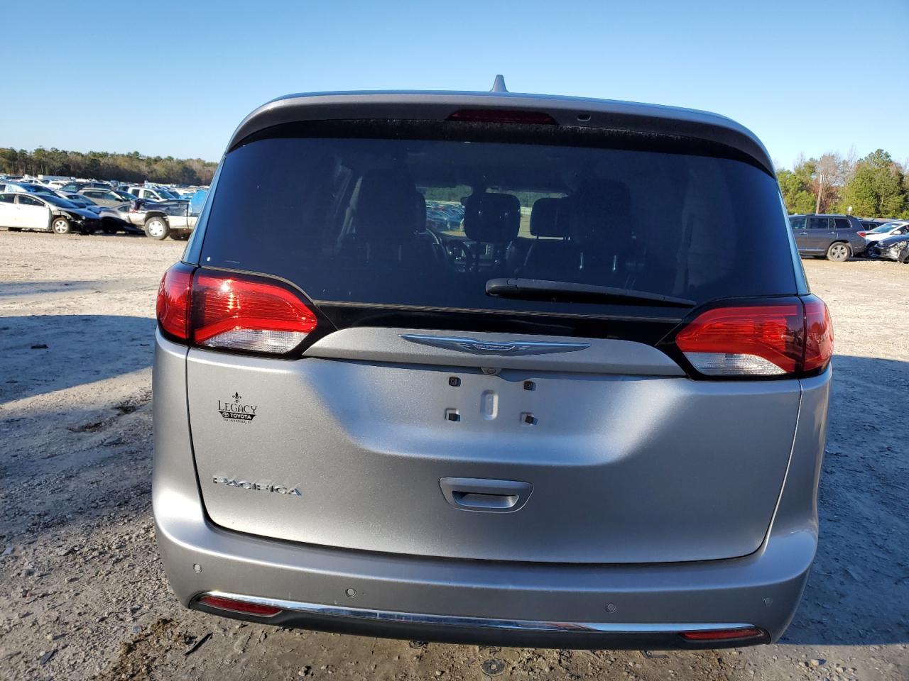 2017 CHRYSLER PACIFICA T - Image 6