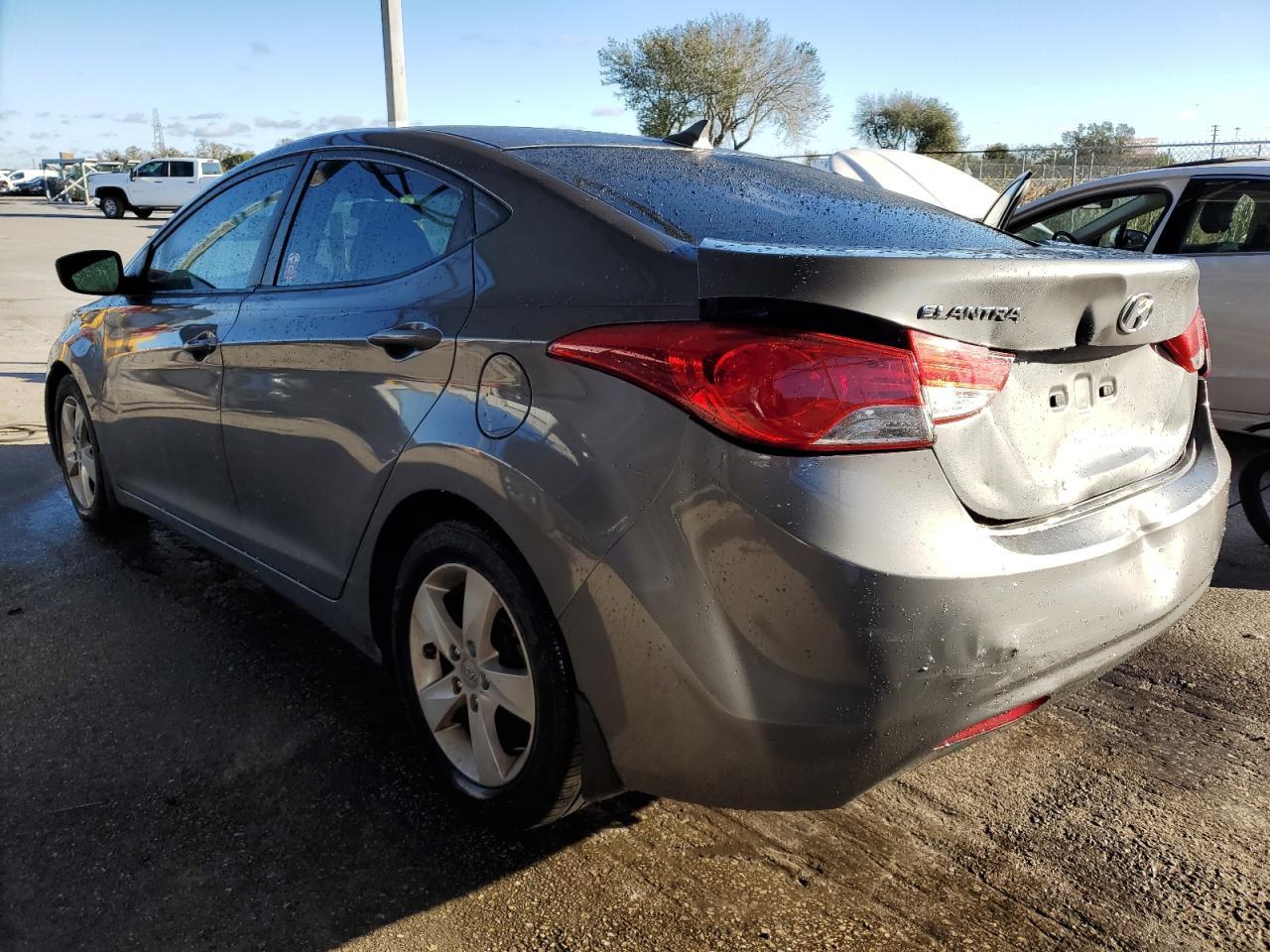 2013 HYUNDAI ELANTRA GL - Image 2