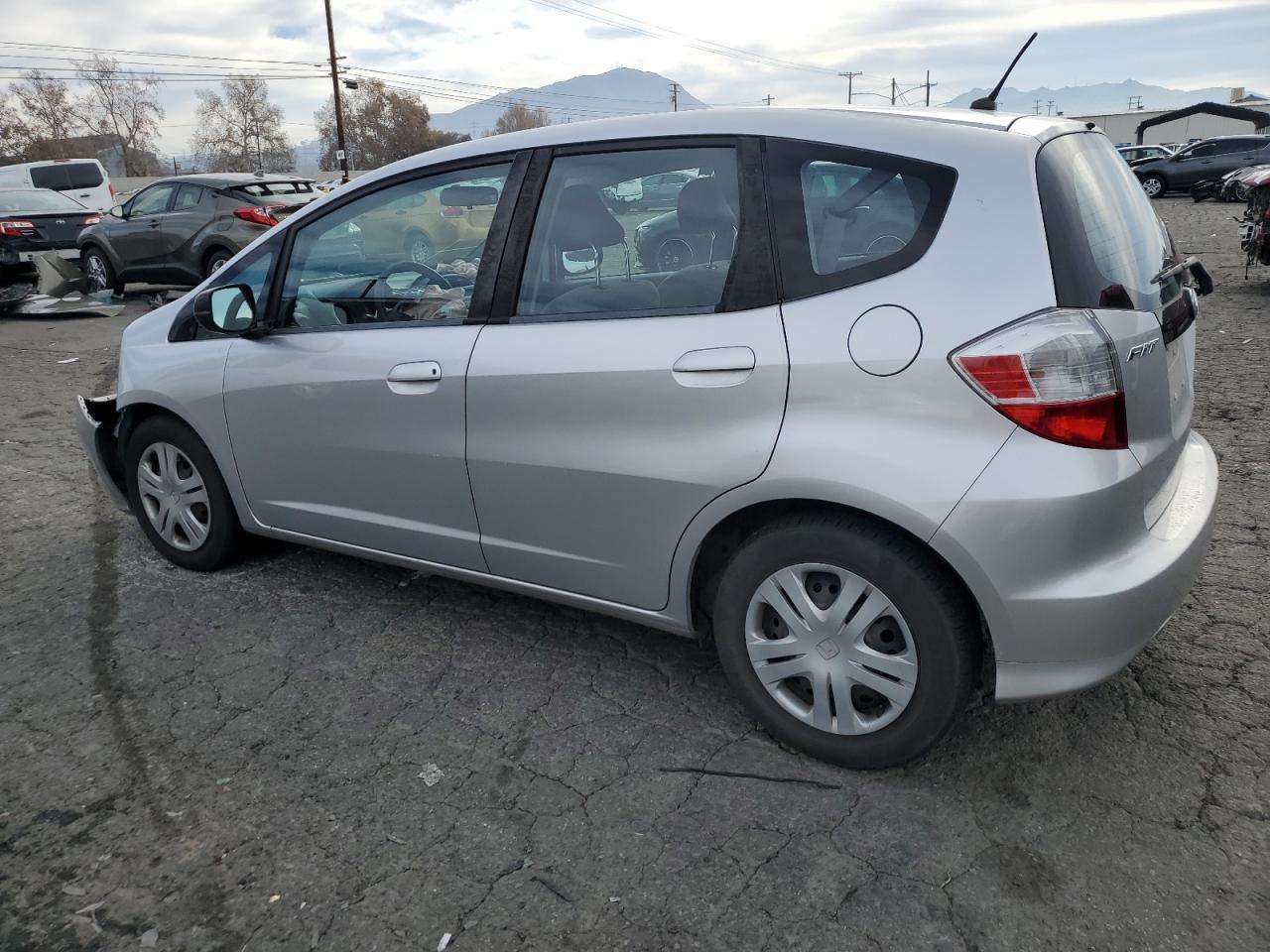 2011 HONDA FIT - Фото 2