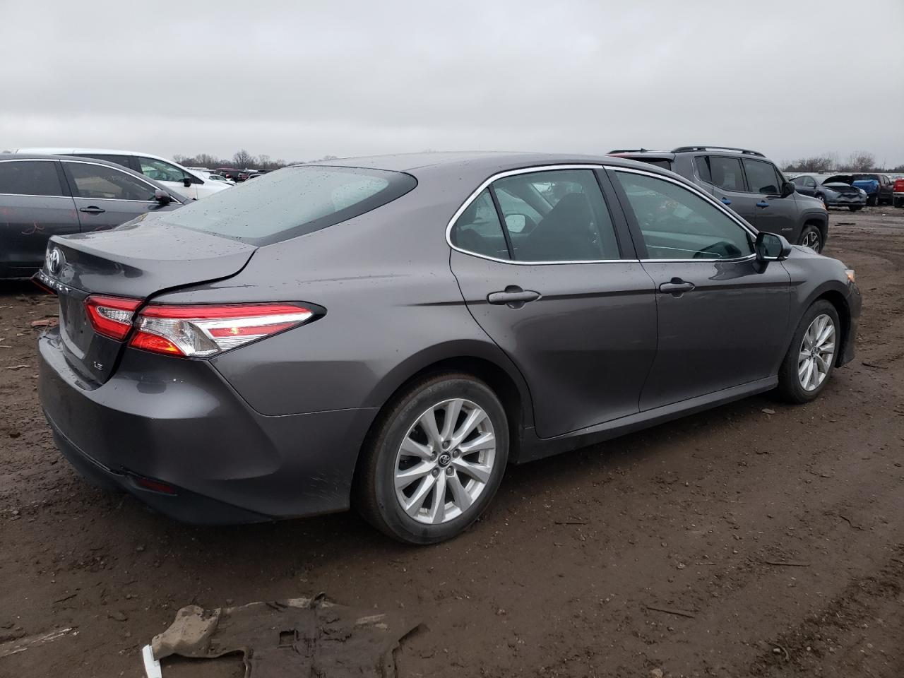 2018 TOYOTA CAMRY L - Фото 3