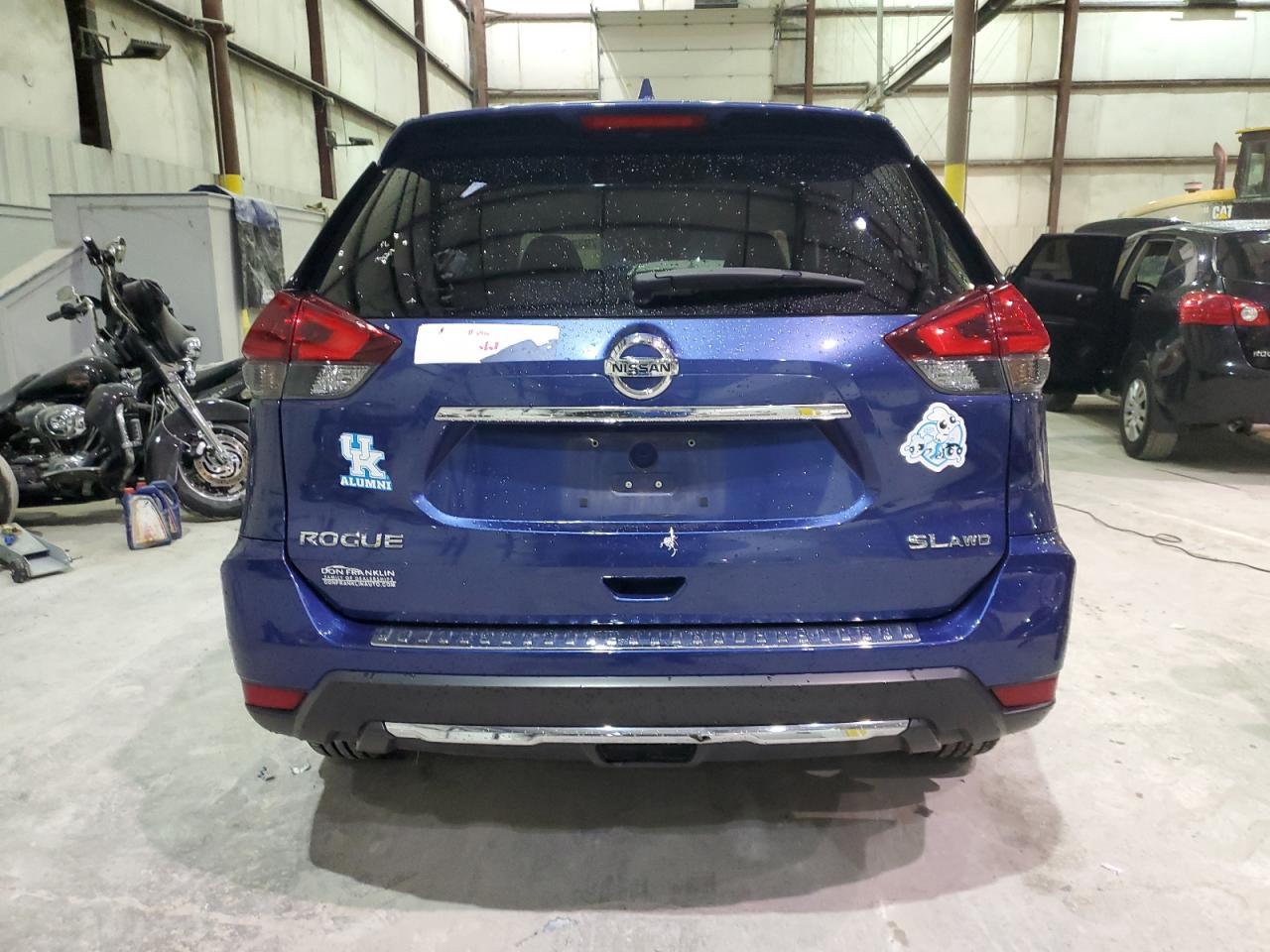 2017 NISSAN ROGUE S - Фото 6
