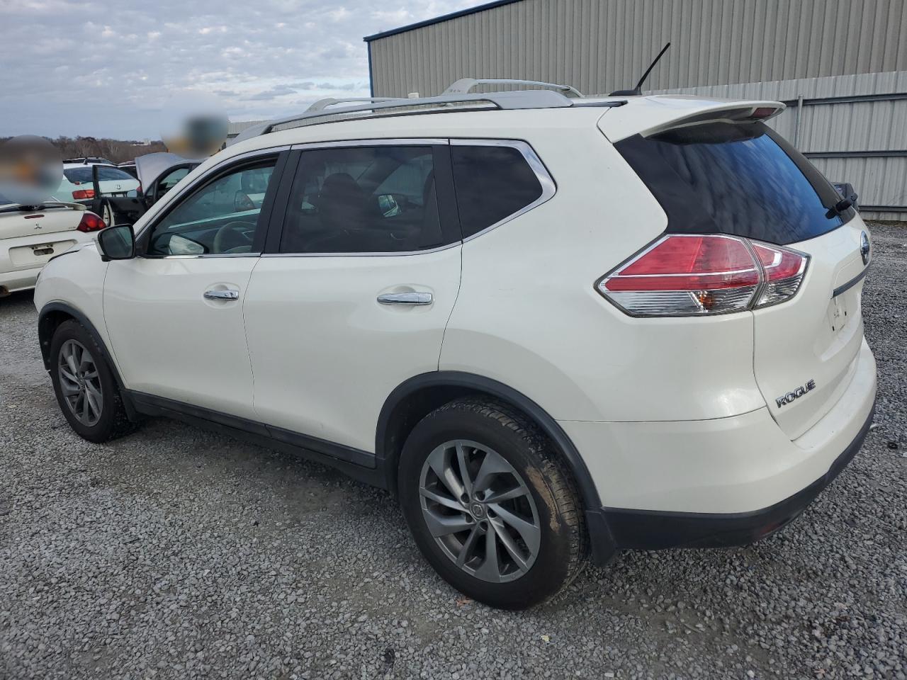 2015 NISSAN ROGUE S - Image 2