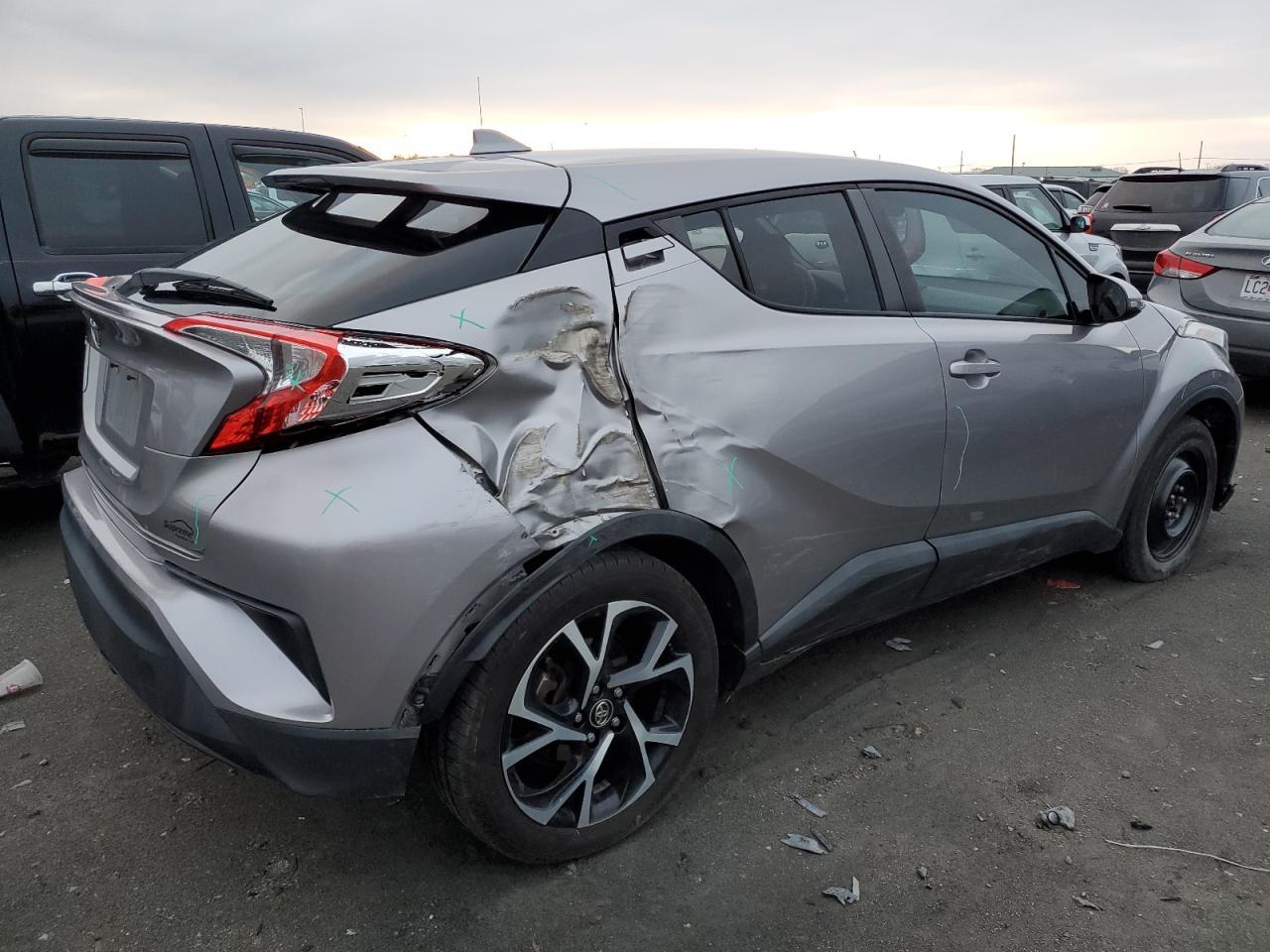 2018 TOYOTA C-HR XLE - Фото 3
