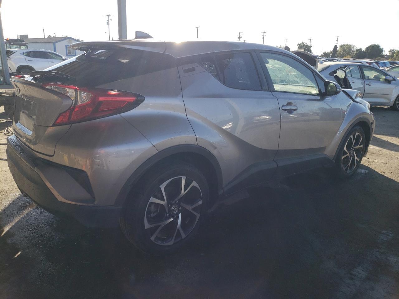 2019 TOYOTA C-HR XLE - Image 3