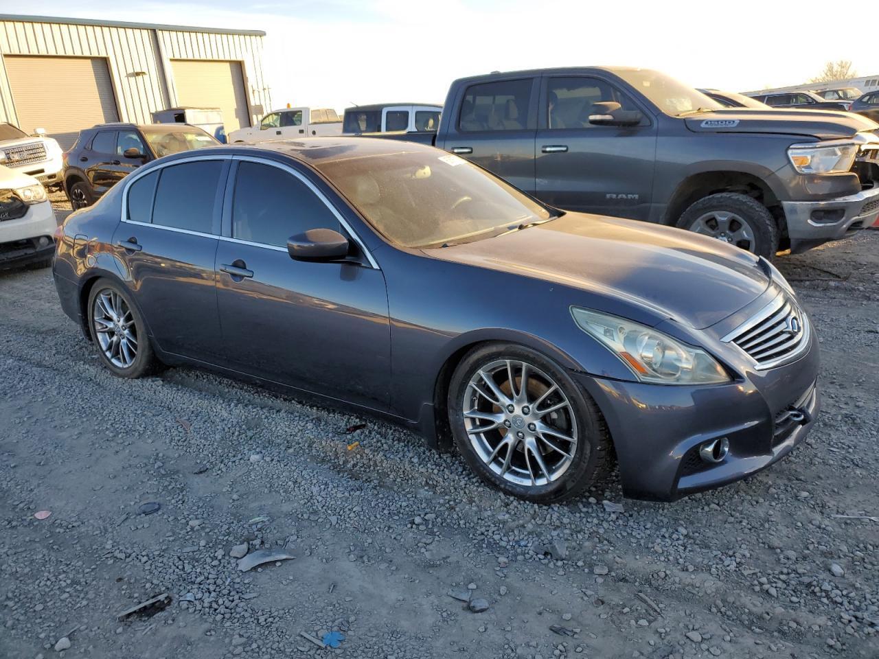 2011 INFINITI G37 - Фото 4