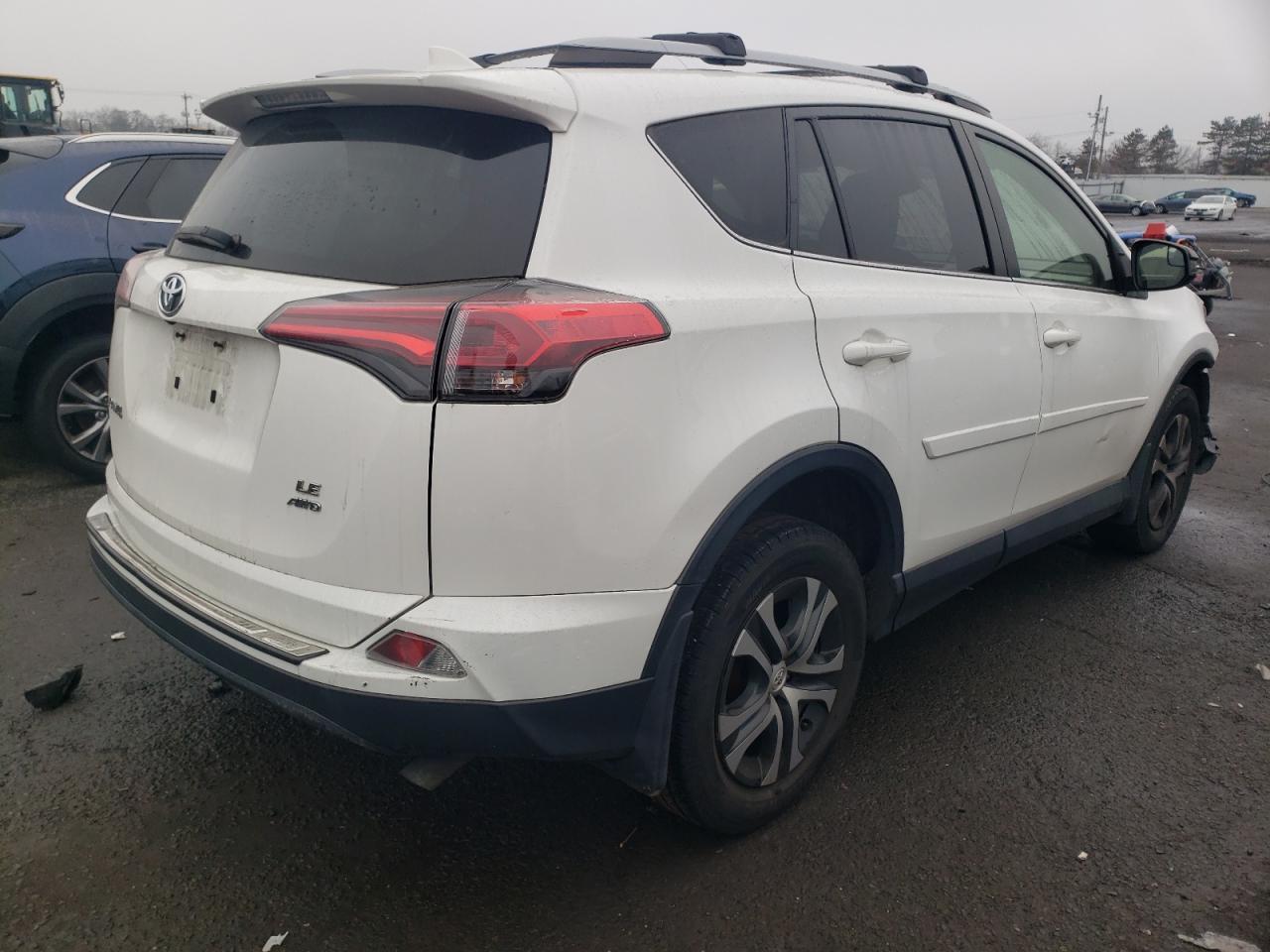 2017 TOYOTA RAV4 LE - Фото 3