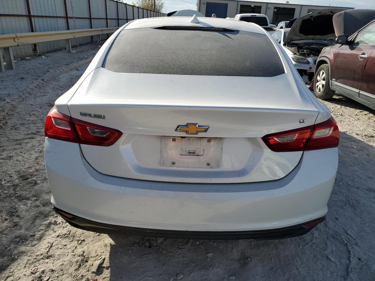 2017 CHEVROLET MALIBU LT - Image 6