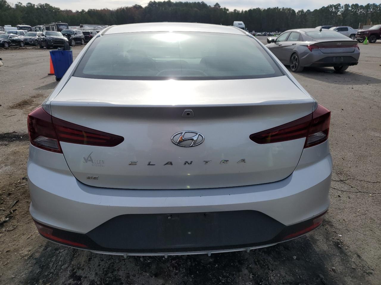 2019 HYUNDAI ELANTRA SE - Image 6