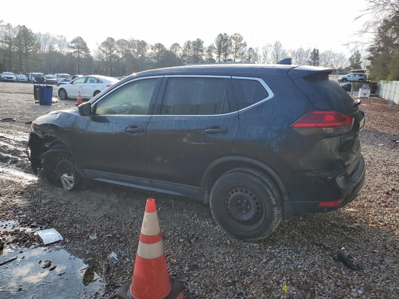 2017 NISSAN ROGUE SV - Image 2
