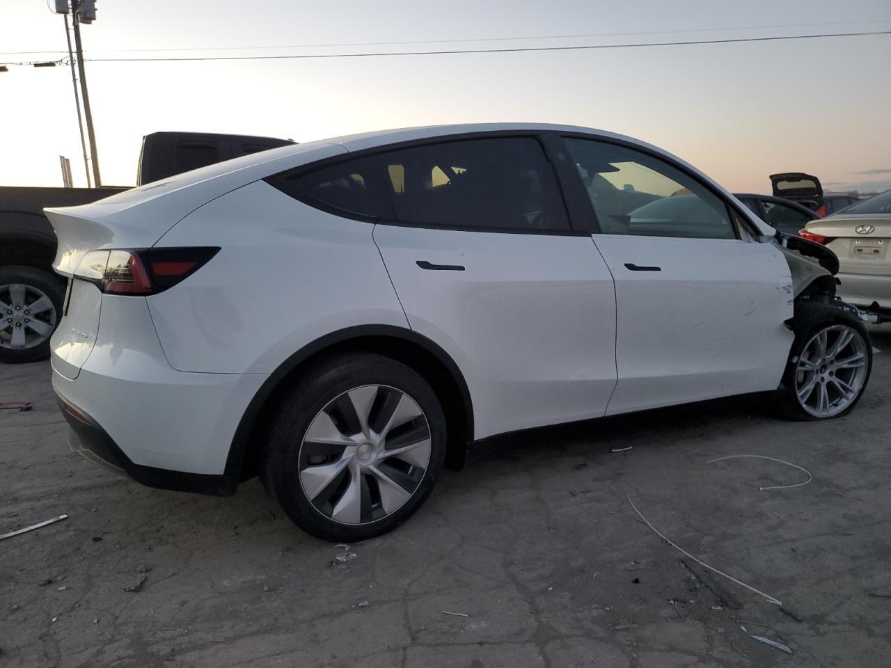 2023 TESLA MODEL Y - Фото 3