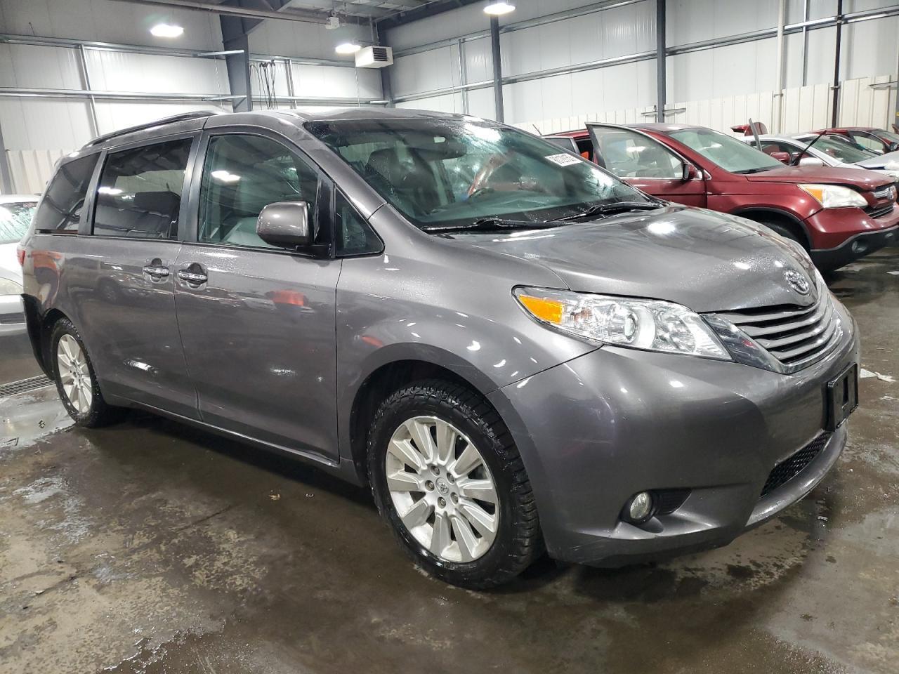 2015 TOYOTA SIENNA XLE - Фото 4