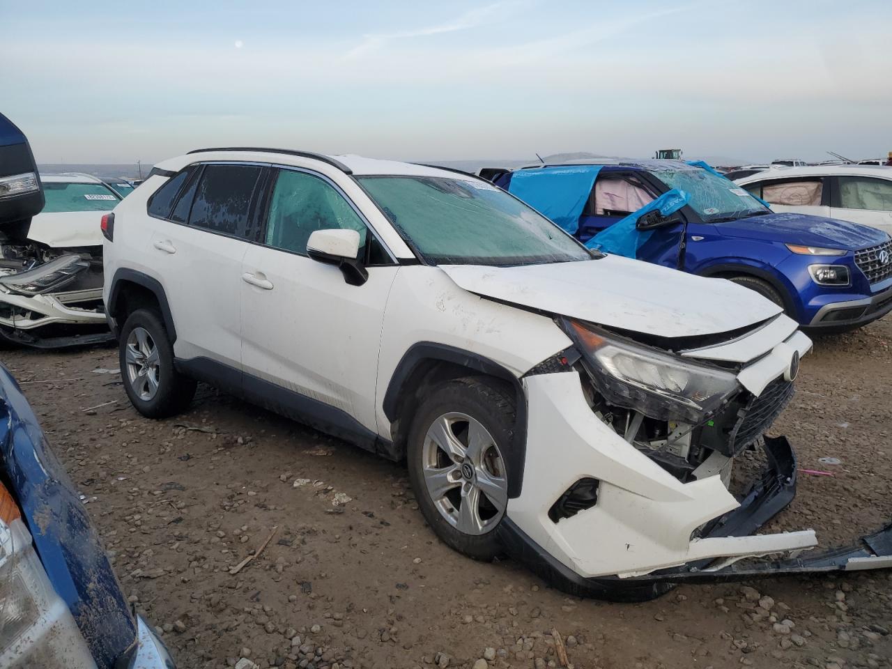 2020 TOYOTA RAV4 XLE - Фото 4