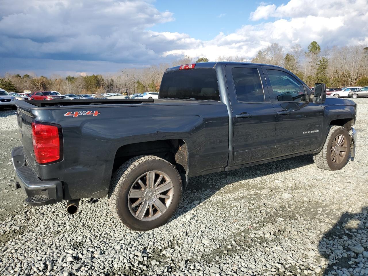 2017 CHEVROLET SILVERADO - Image 3