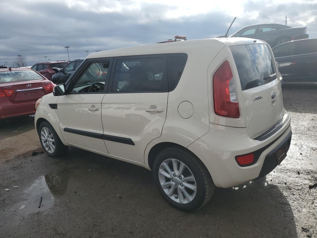 2013 KIA SOUL + - Image 2