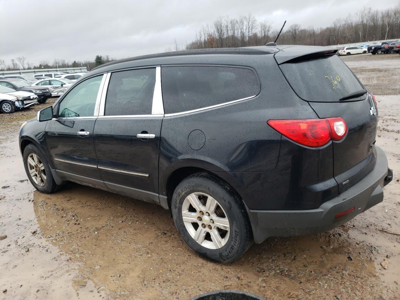 2011 CHEVROLET TRAVERSE L - Image 2