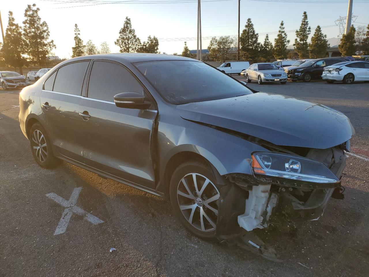 2017 VOLKSWAGEN JETTA SE - Image 4