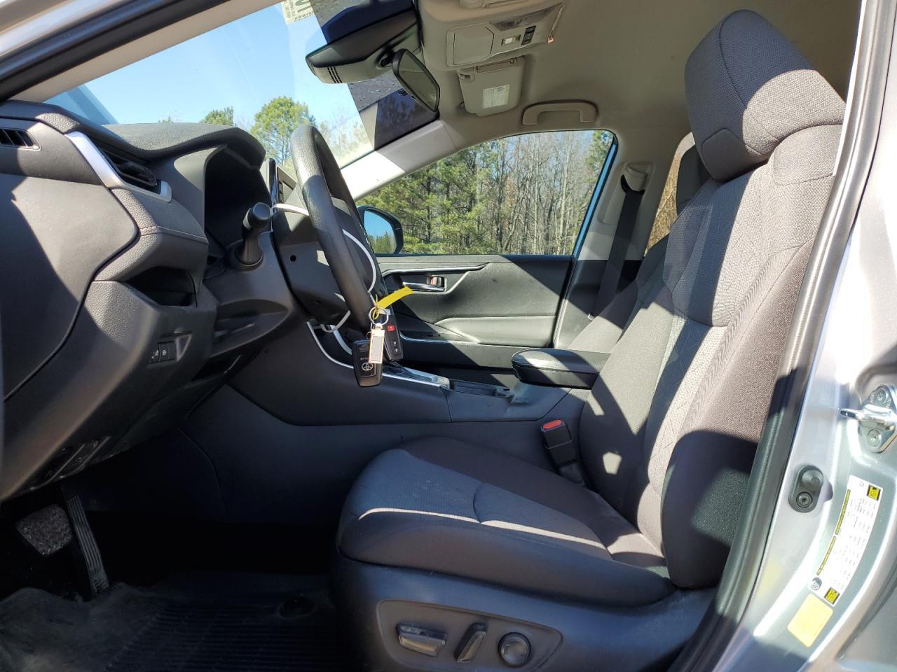 2022 TOYOTA RAV4 XLE - Фото 7