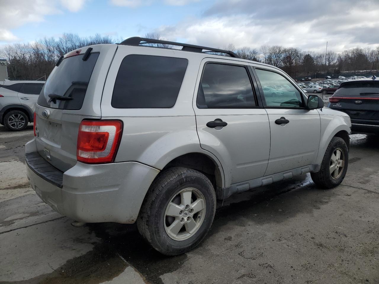 2010 FORD ESCAPE XLT - Фото 3