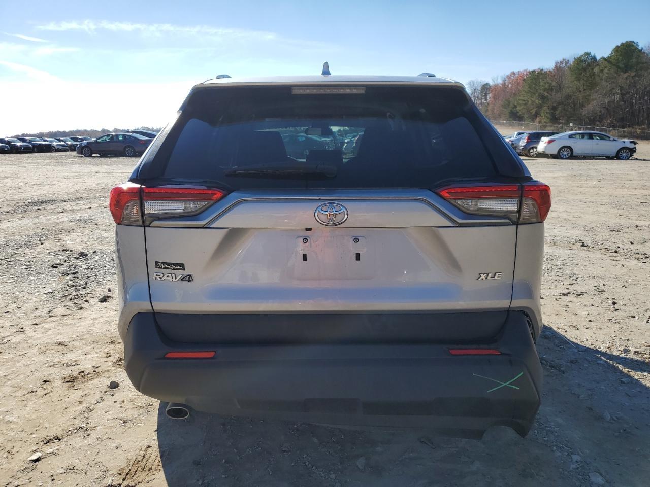 2022 TOYOTA RAV4 XLE - Фото 6