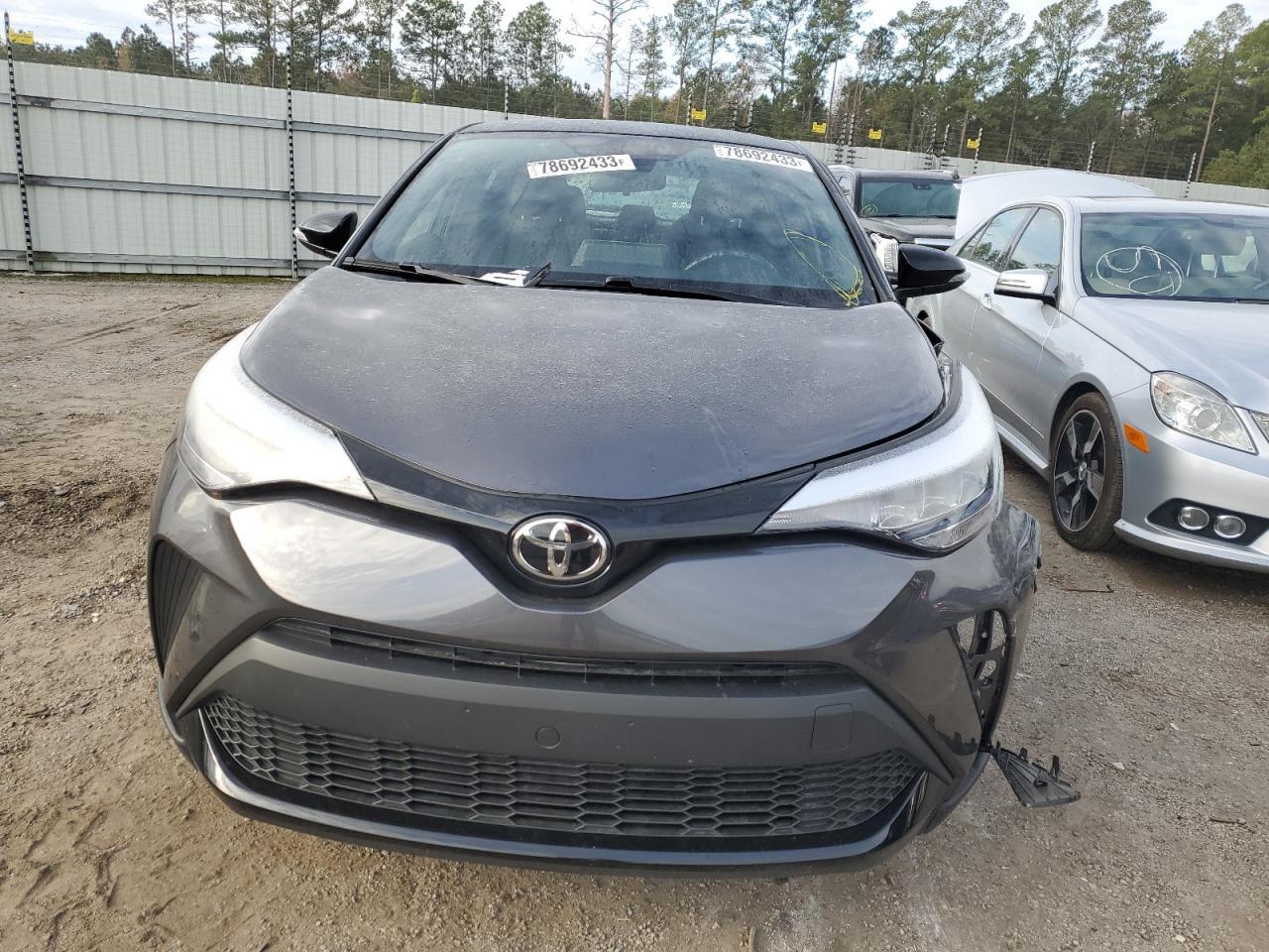 2022 TOYOTA C-HR XLE - Image 5