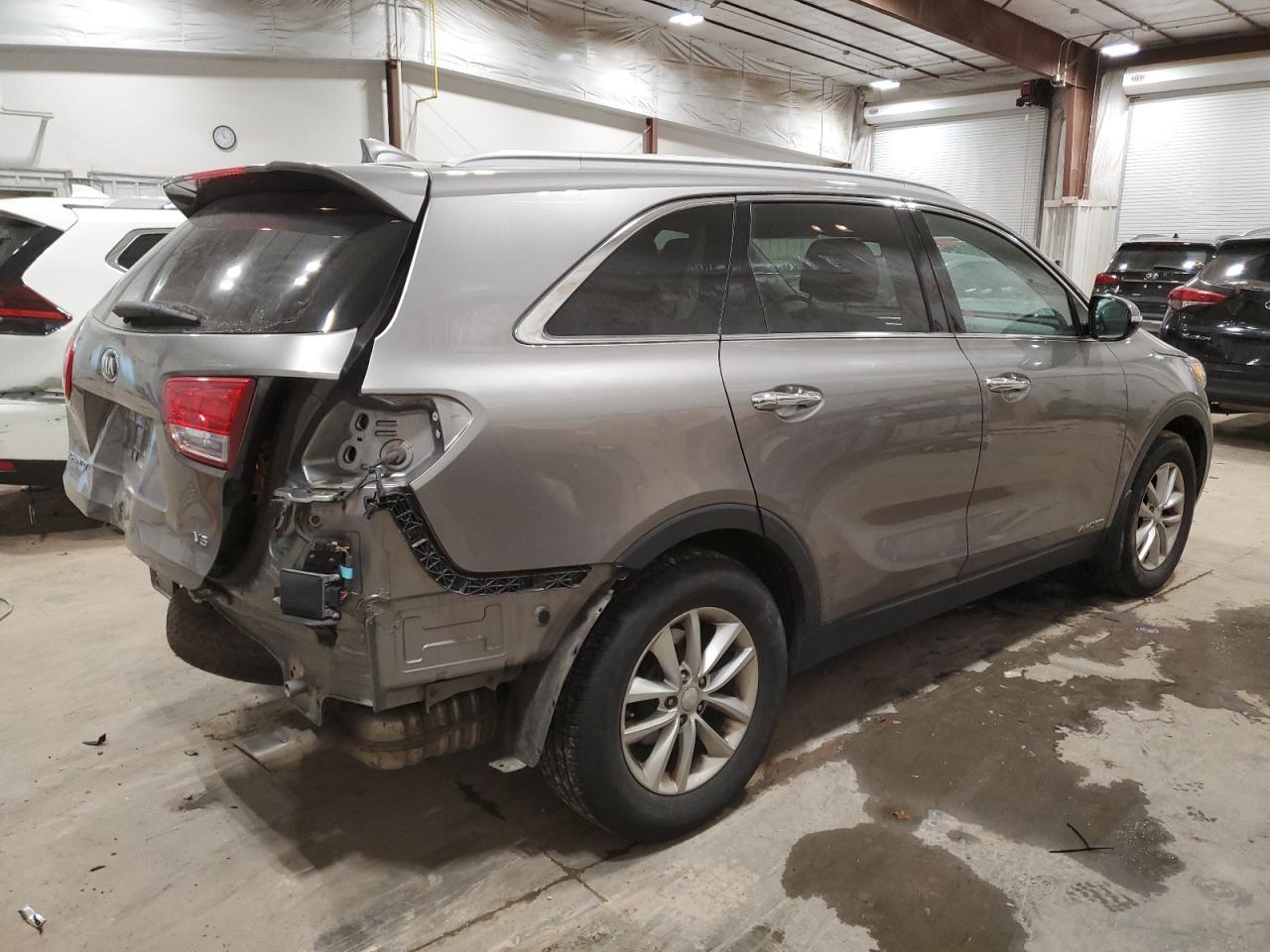 2017 KIA SORENTO LX - Фото 3