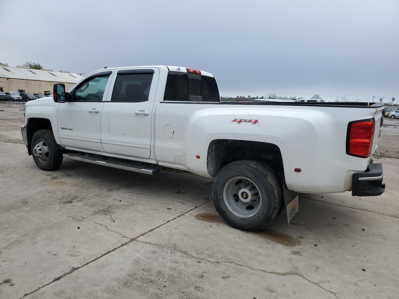 2015 CHEVROLET SILVERADO - Image 2