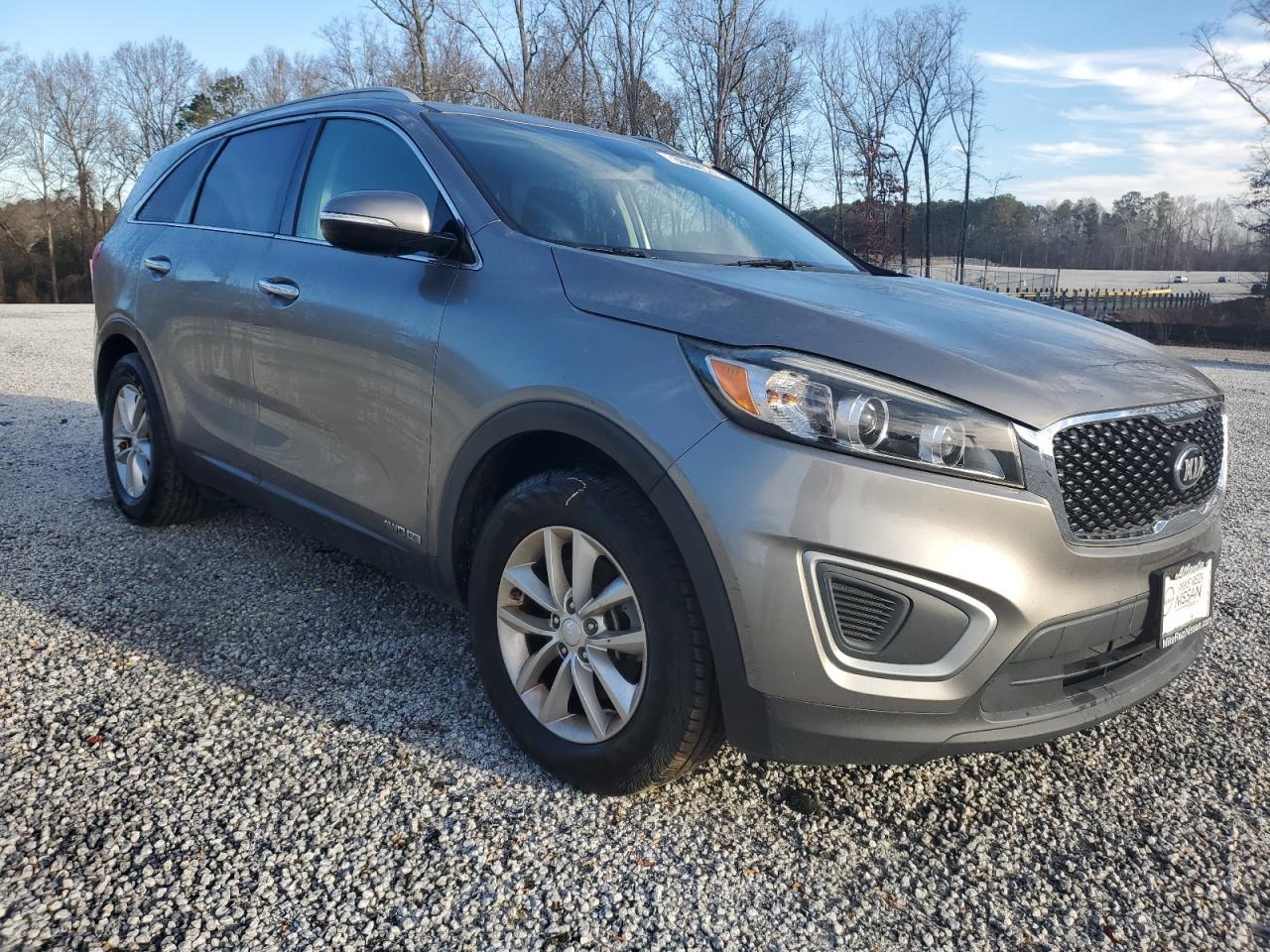 2017 KIA SORENTO LX - Image 4