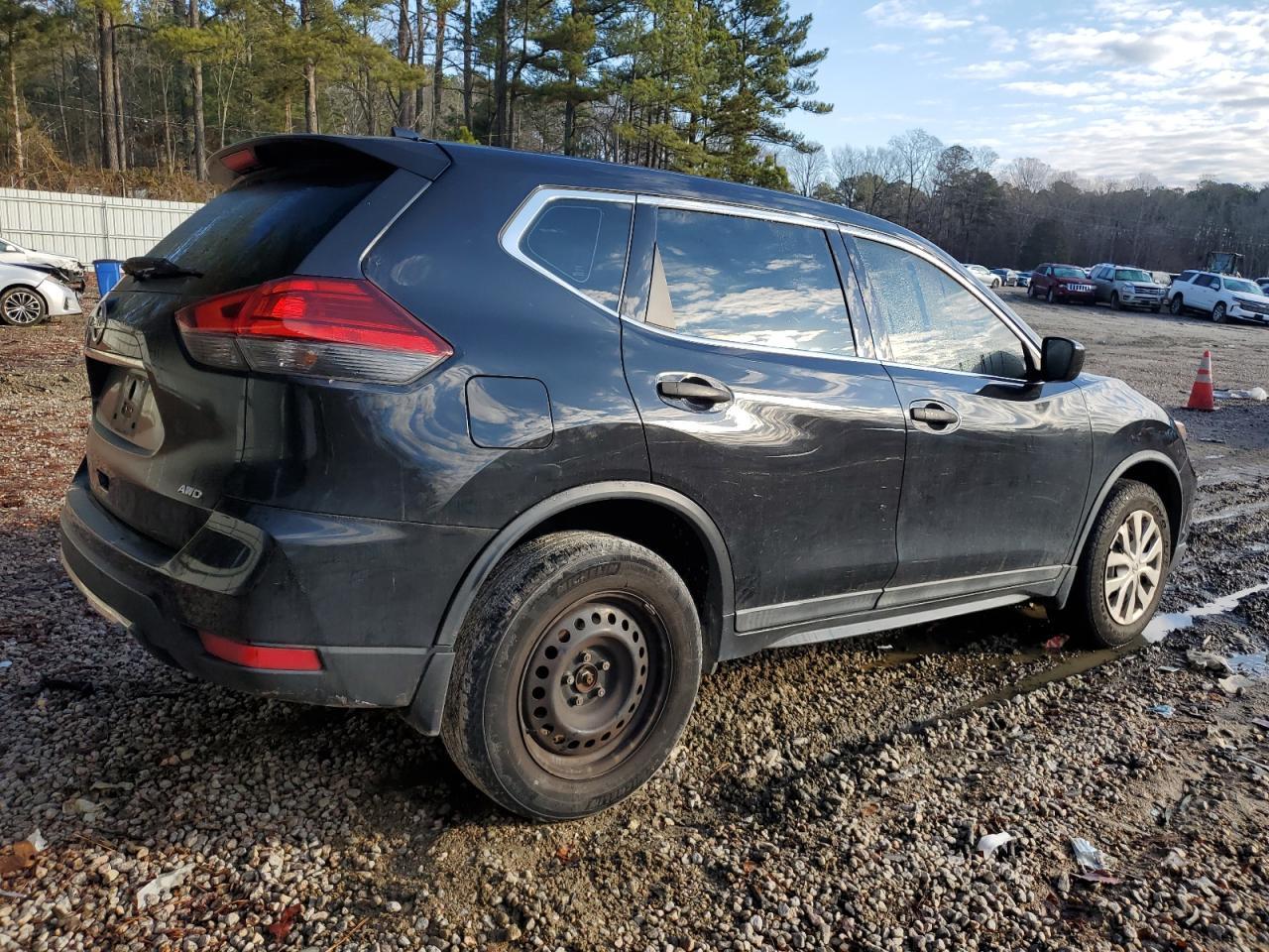 2017 NISSAN ROGUE SV - Image 3