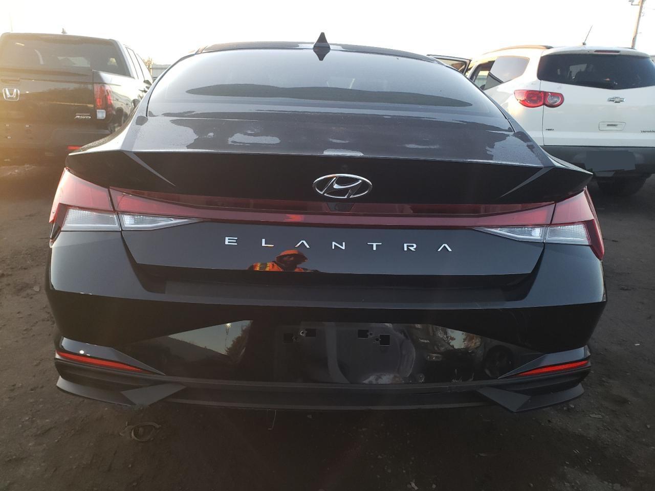 2023 HYUNDAI ELANTRA SE - Фото 6