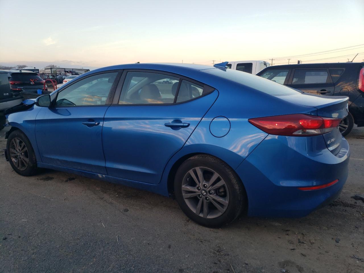 2018 HYUNDAI ELANTRA SE - Фото 2