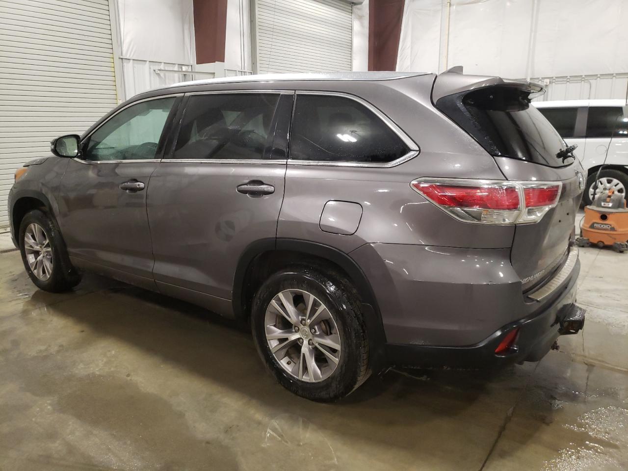 2015 TOYOTA HIGHLANDER - Фото 2