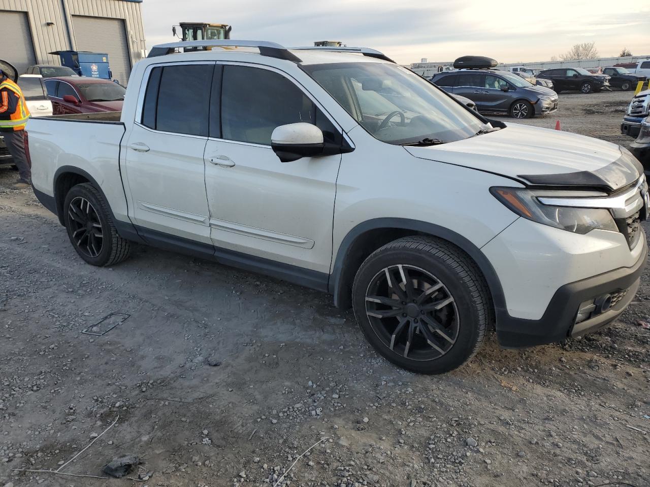 2017 HONDA RIDGELINE - Фото 4