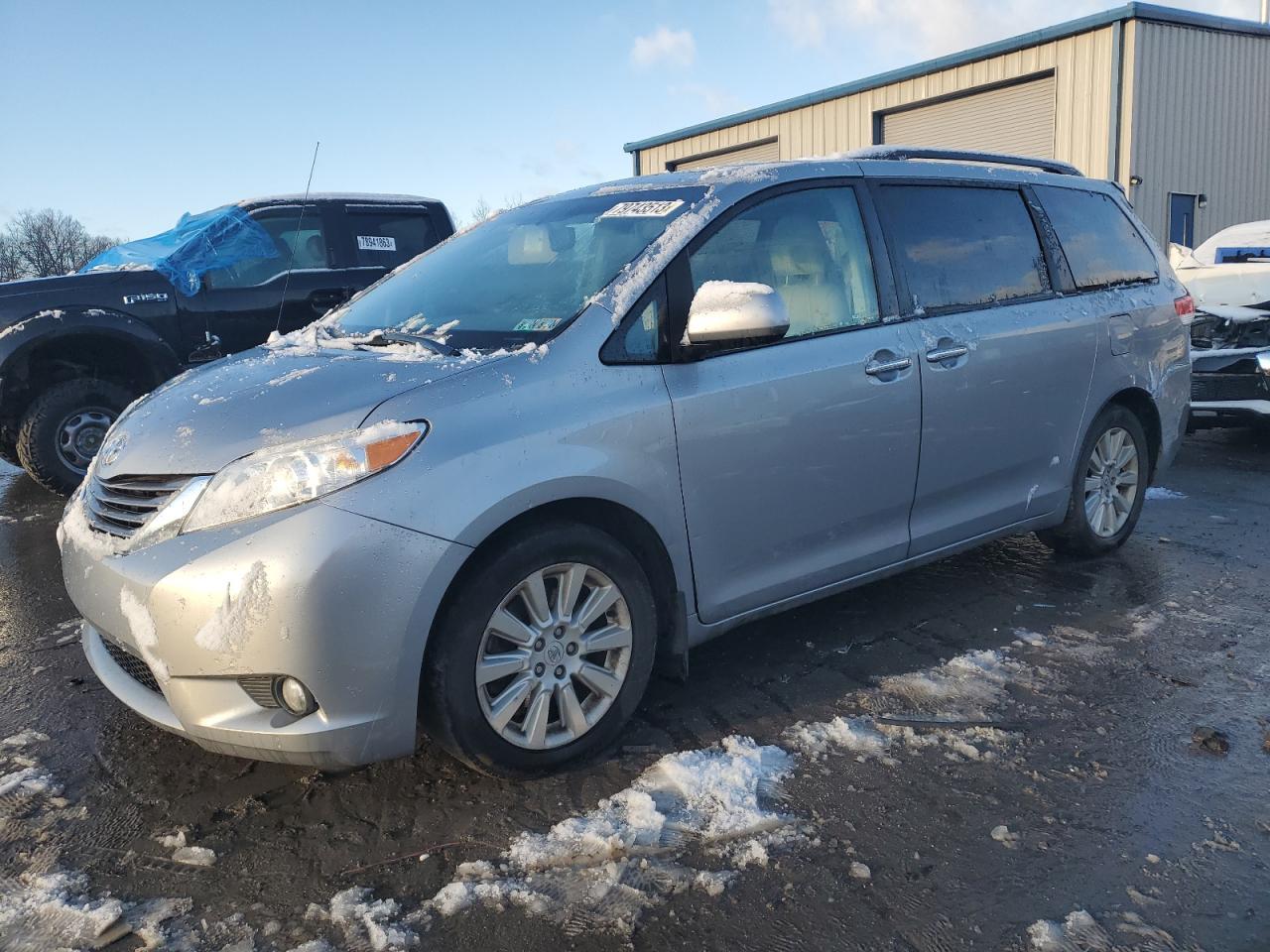 2013 TOYOTA SIENNA XLE