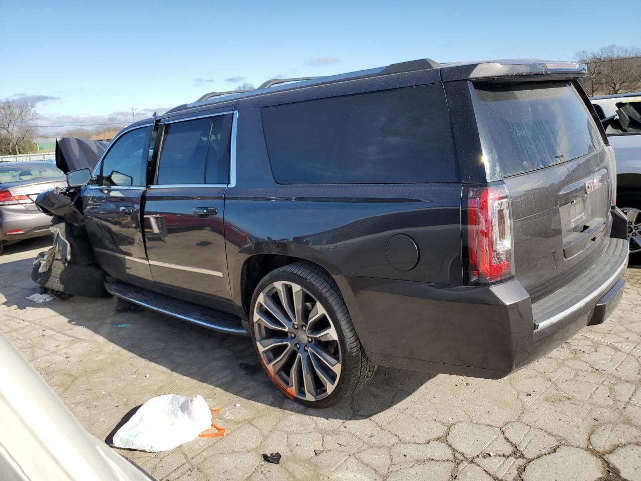 2016 GMC YUKON XL K - Фото 2
