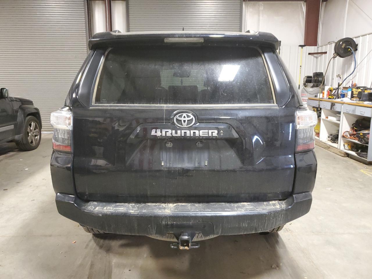 2022 TOYOTA 4RUNNER SR - Фото 6