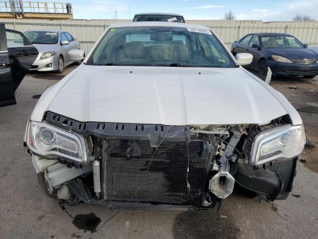 2014 Chrysler 300 - Image 5