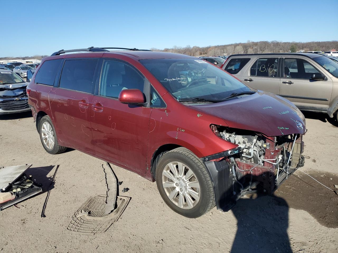 2015 TOYOTA SIENNA LE - Фото 4