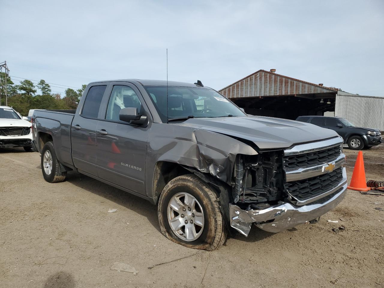 2017 CHEVROLET SILVERADO - Image 4