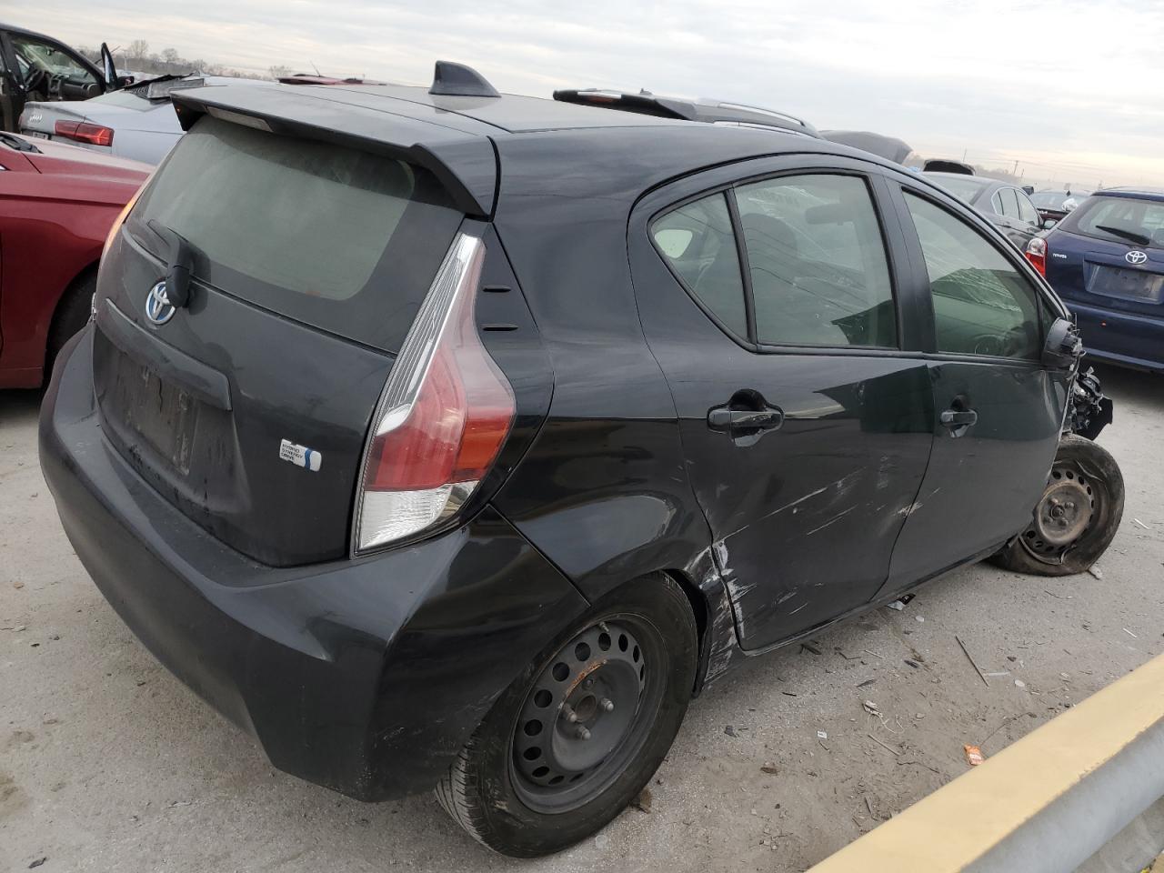 2015 TOYOTA PRIUS C - Image 3