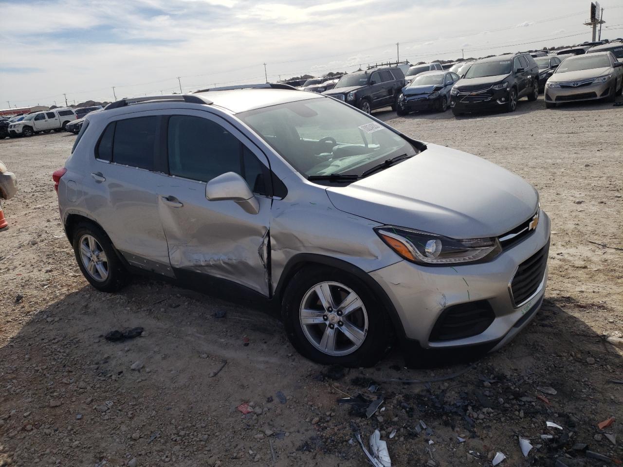 2018 CHEVROLET TRAX 1LT - Image 4