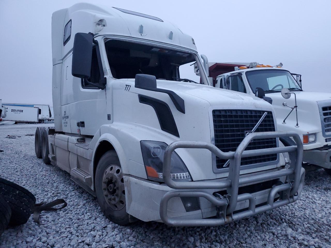 2016 VOLVO VNL car image