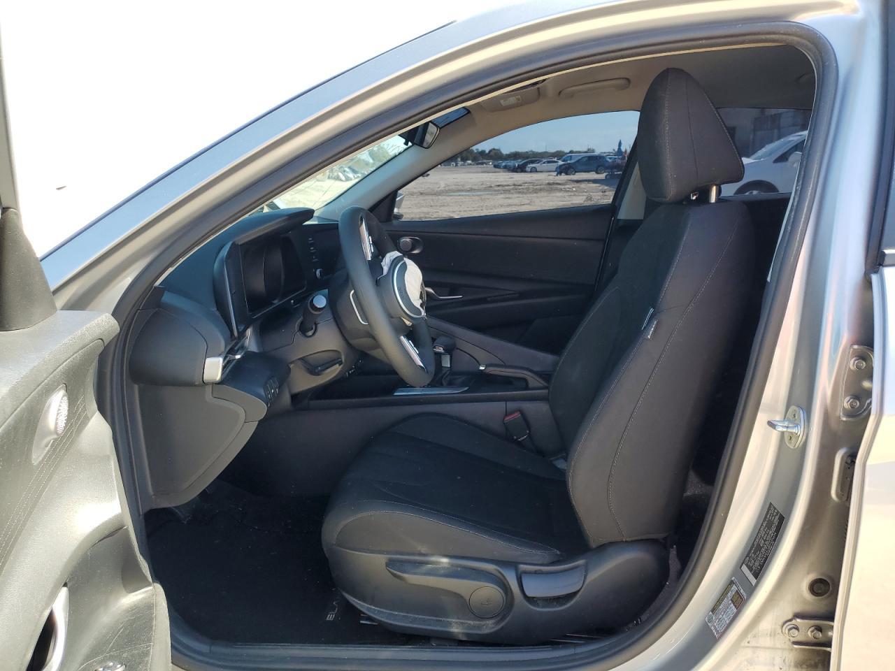 2023 HYUNDAI ELANTRA SE - Фото 7