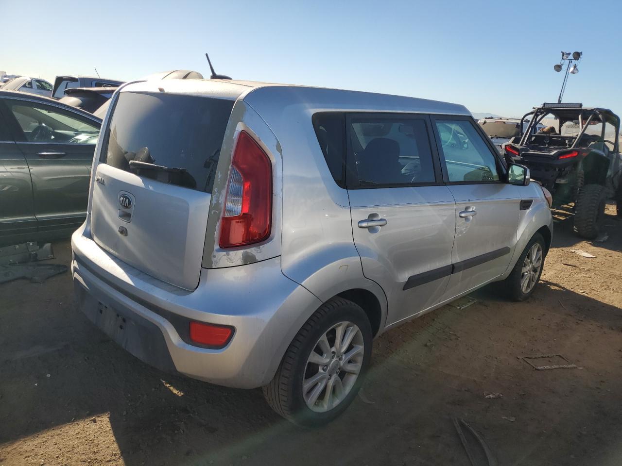 2013 KIA SOUL + - Image 3