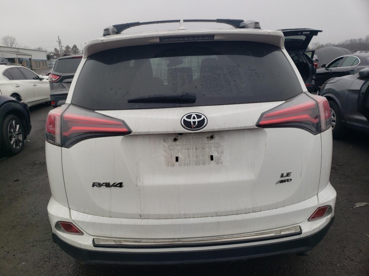 2017 TOYOTA RAV4 LE - Фото 6