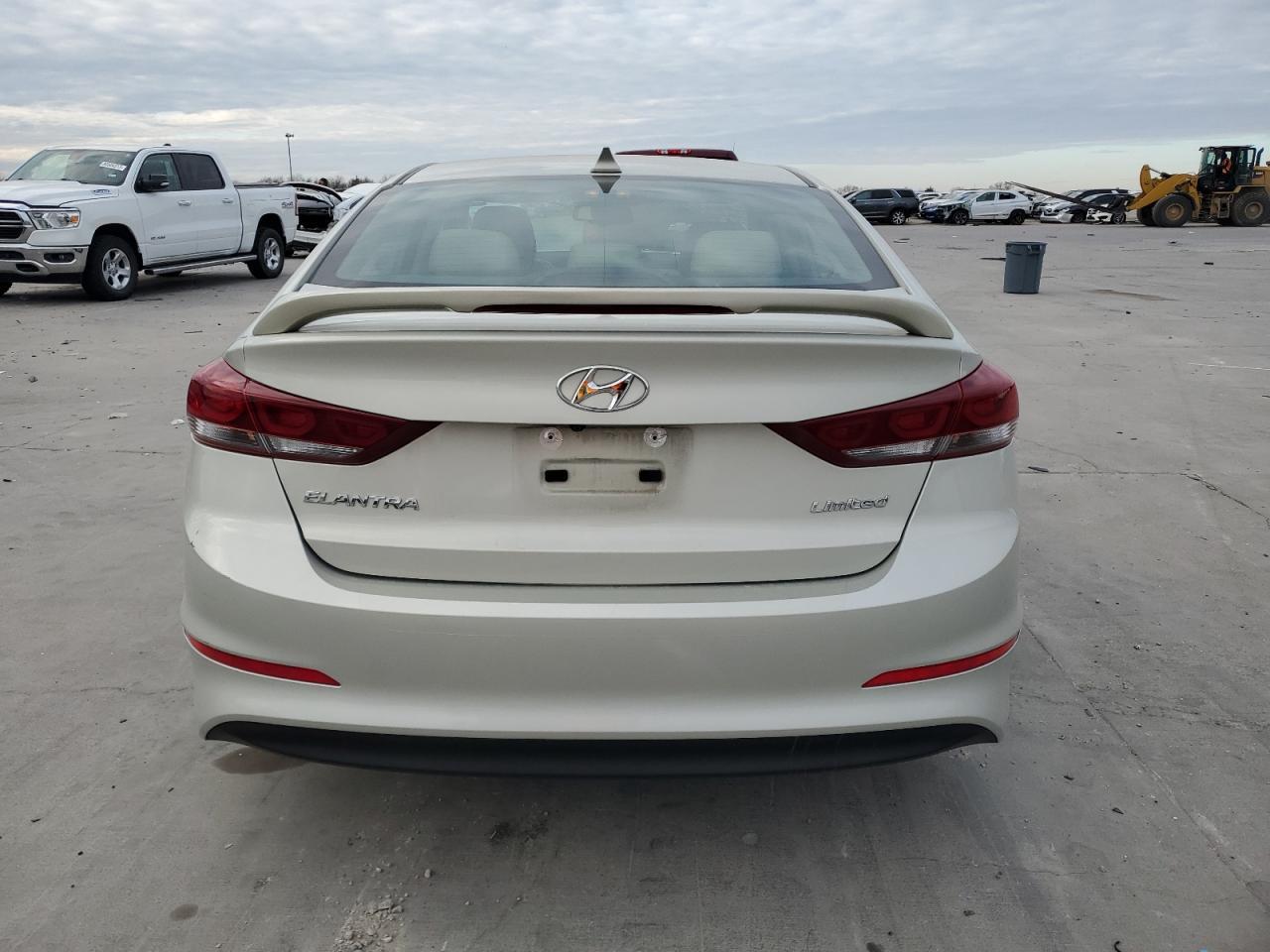 2017 HYUNDAI ELANTRA SE - Фото 6