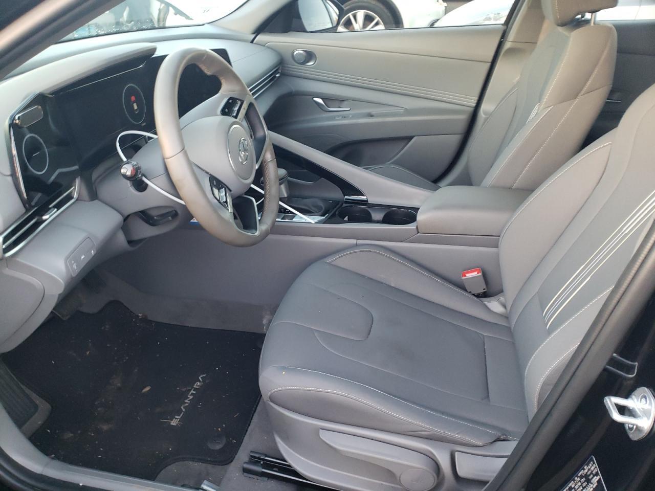 2023 HYUNDAI ELANTRA SE - Фото 7