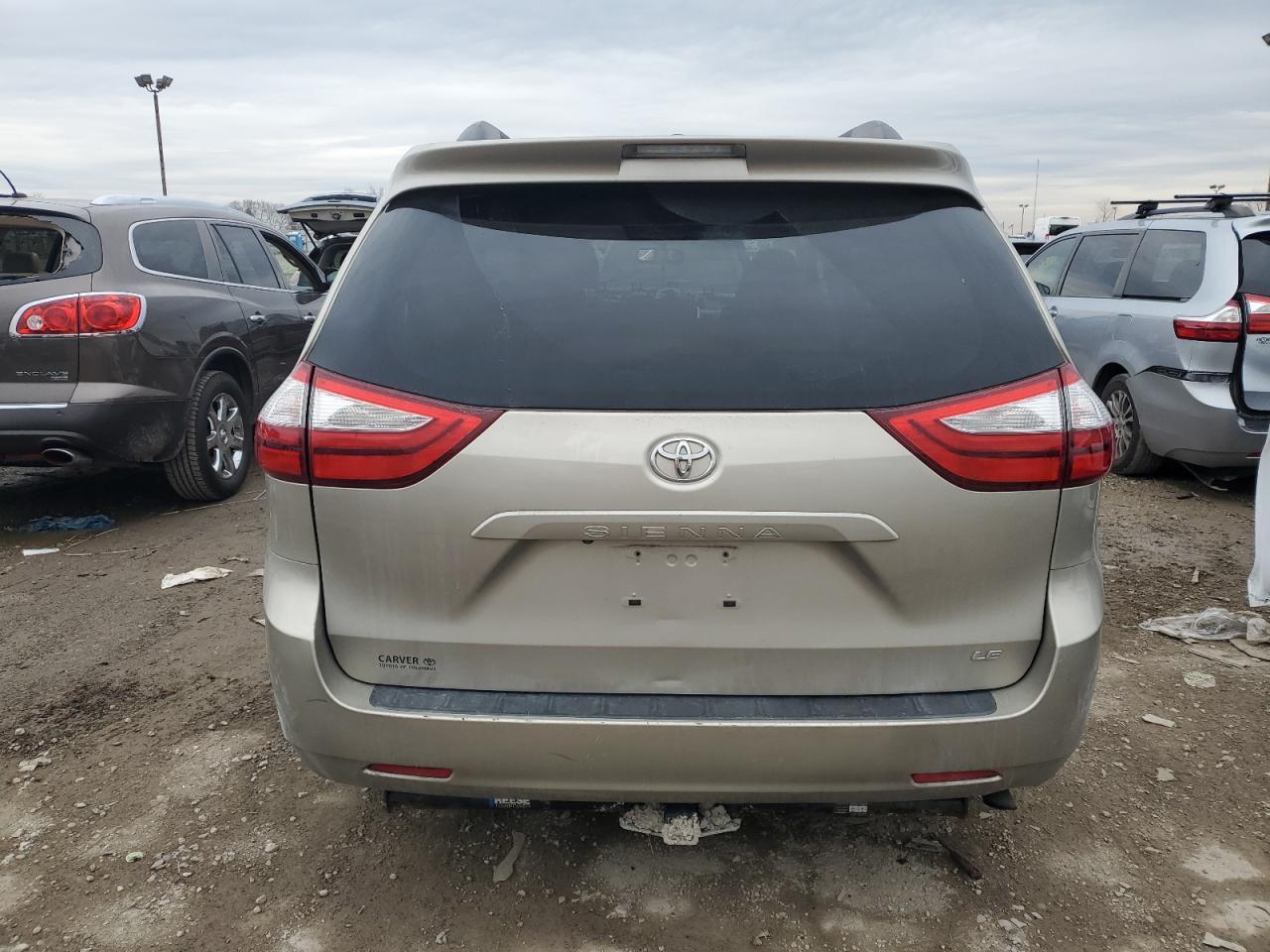 2015 TOYOTA SIENNA LE - Image 6