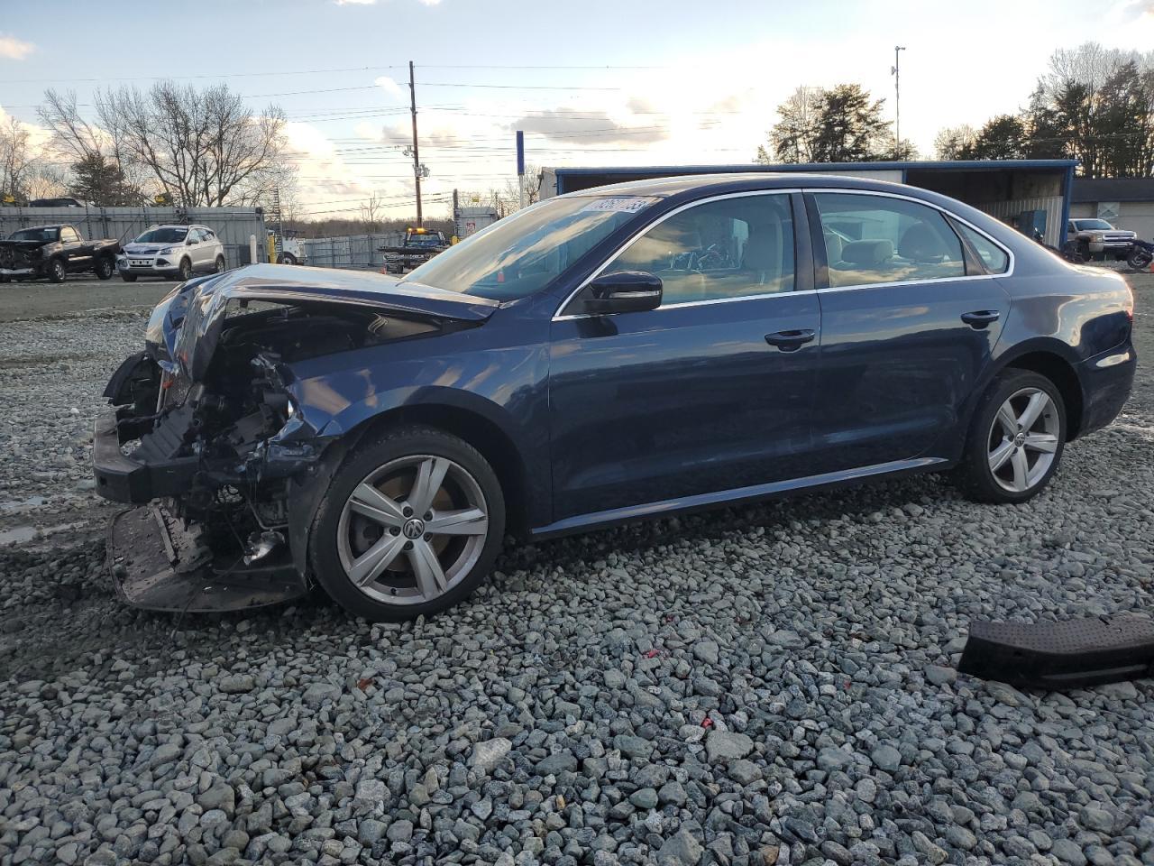 2013 VOLKSWAGEN PASSAT SE