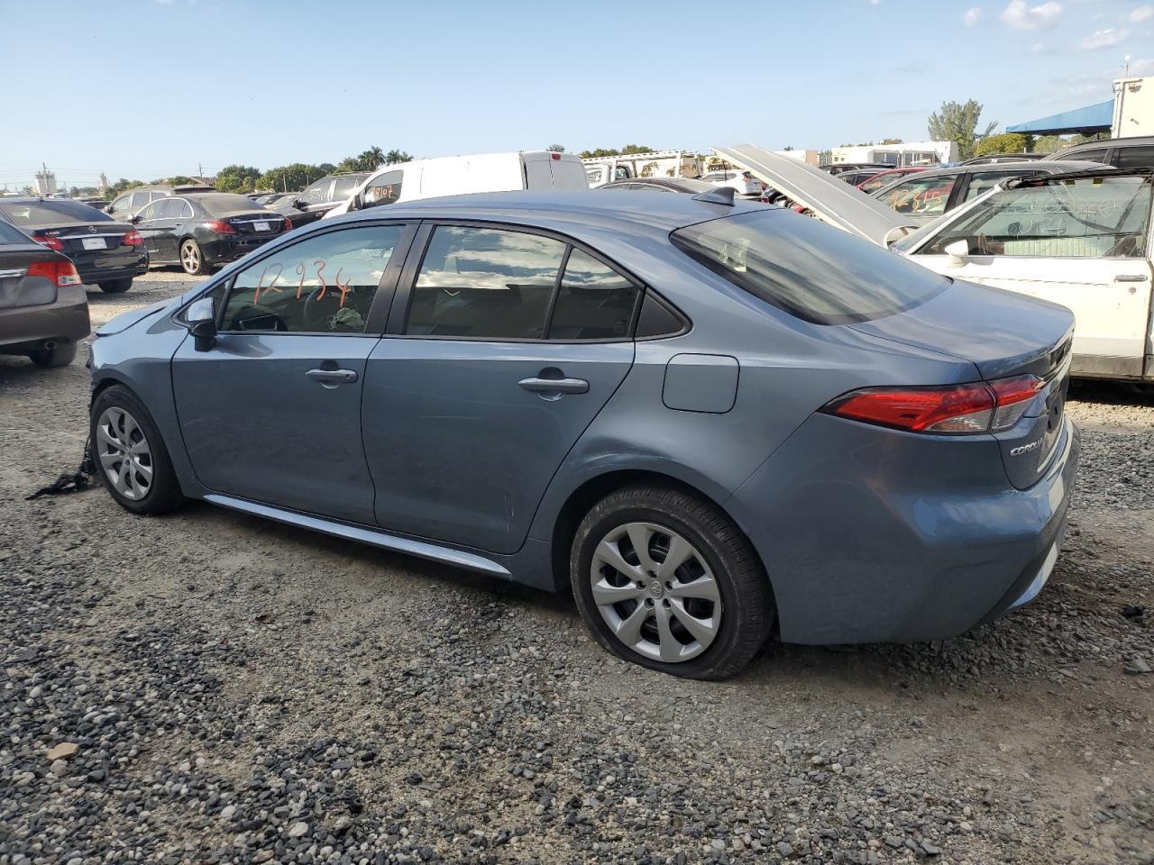 2021 TOYOTA COROLLA LE - Фото 2
