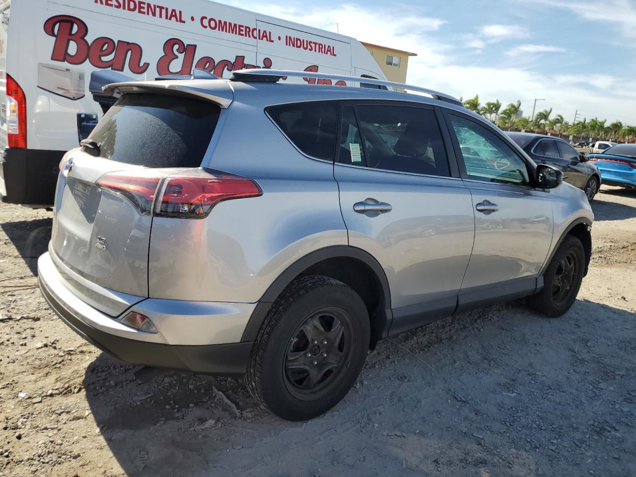2016 TOYOTA RAV4 LE - Фото 3